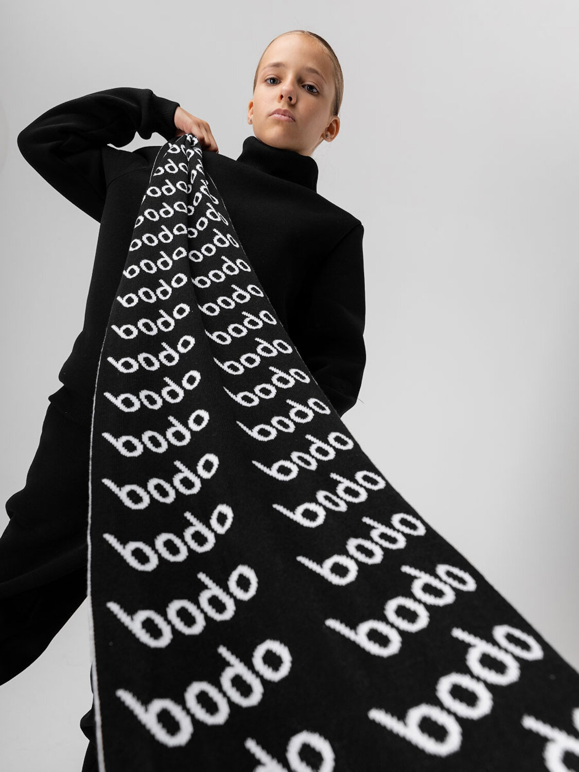 Bodo Шарф 316346 12-129 черный (белый)