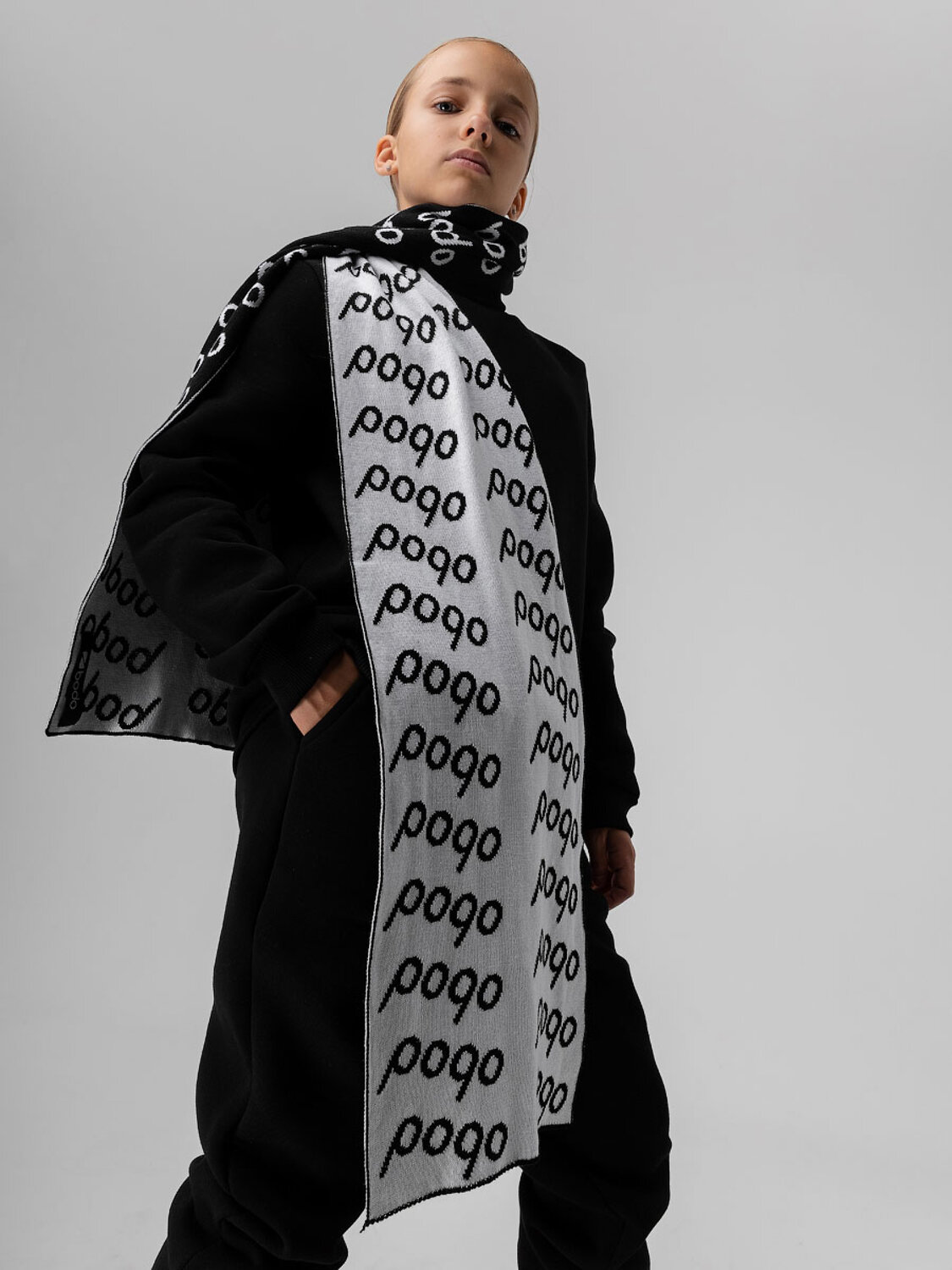 Bodo Шарф 316346 12-129 черный (белый)