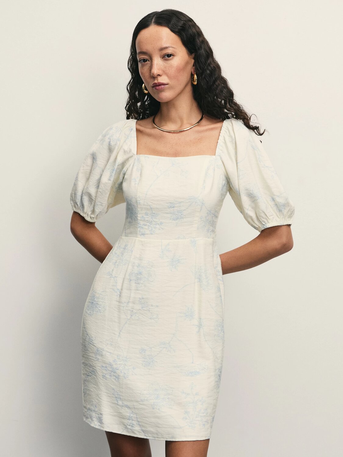 ZARINA Платье 524349 ZR2505022918 белый графика крупная