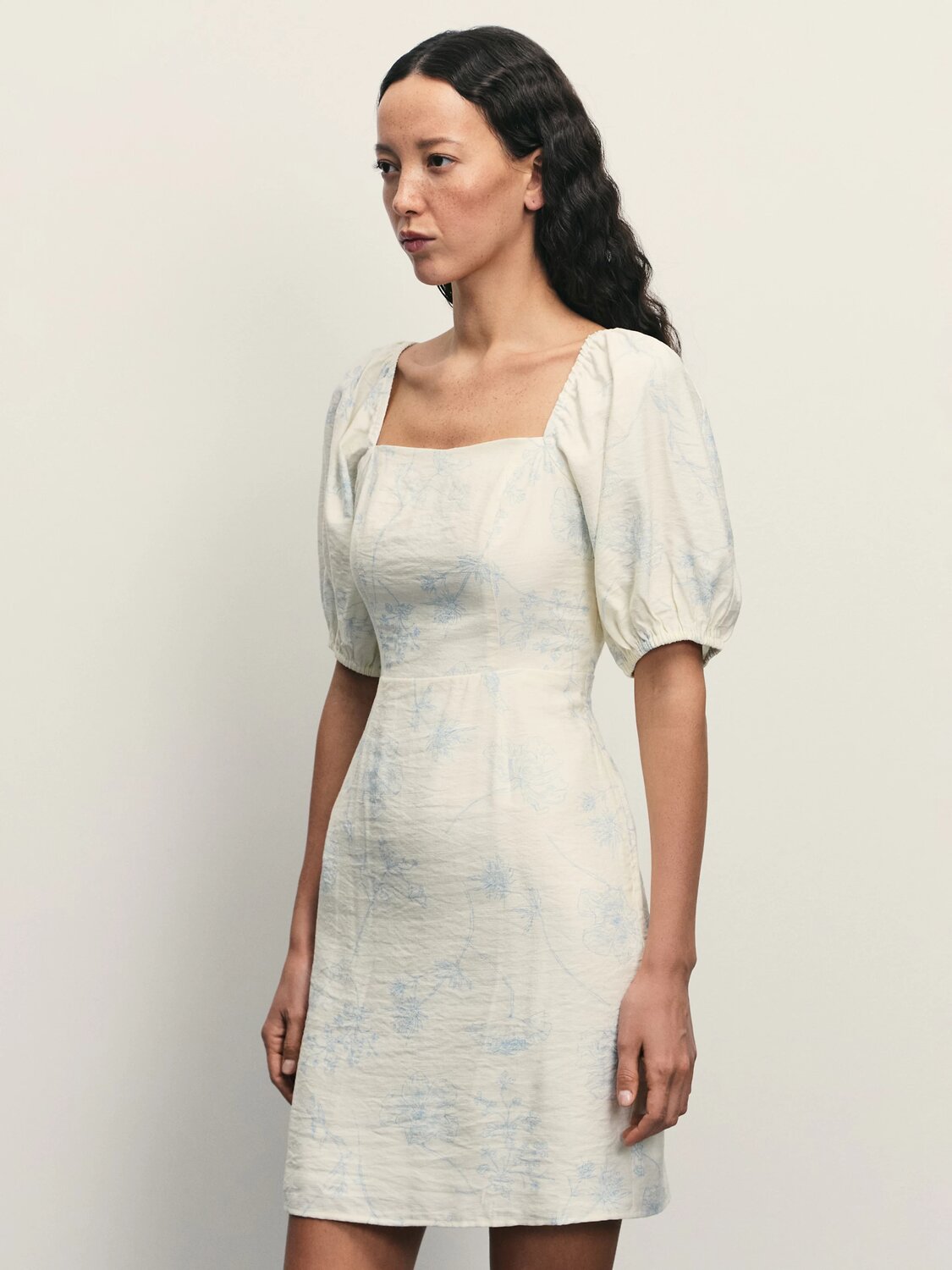 ZARINA Платье 524349 ZR2505022918 белый графика крупная