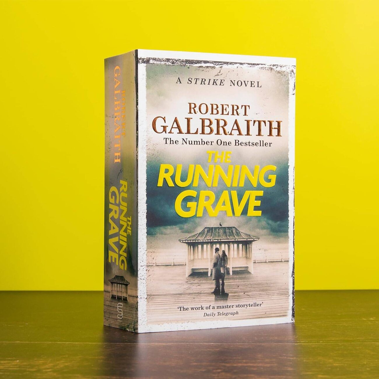 Эксмо Robert Galbraith "The Running Grave (Robert Galbraith) Бегущая могила (Robert Galbraith) /Книги на английском языке" 549336 978-1-40-873097-3