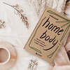 Эксмо Рупи Каур "Home body. Белые стихи, которые обнимают и дарят любовь" 353803 978-5-04-162074-5 