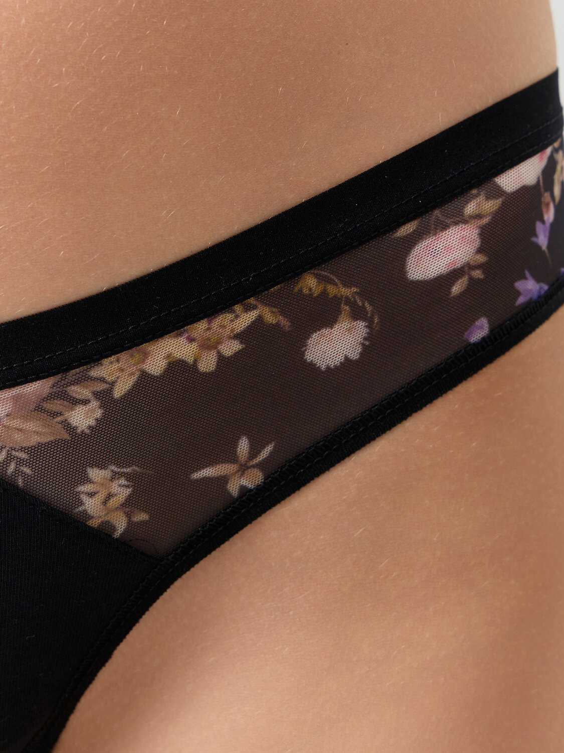 MARK FORMELLE Трусы 548959 412475 розово -бежевые цветы на черном