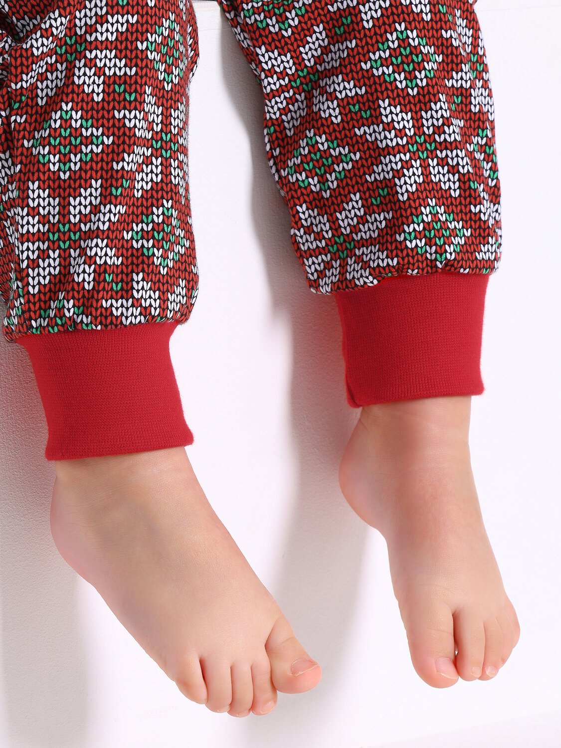 Апрель Пижама 568844 2ЯДБ4815804н красный+белые снежинки на красном / Белочка с конфеткой