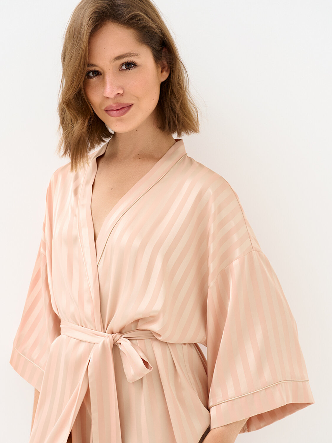 Omsa Халат 569163 OmD 0414D LINE Халат жен.(длинный с запахом жаккард), PL Rosa Cenere (Розовый)