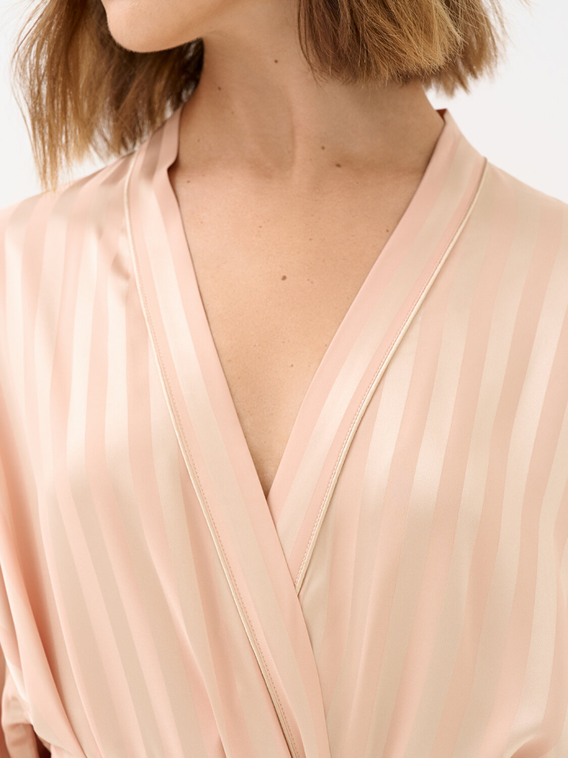 Omsa Халат 569163 OmD 0414D LINE Халат жен.(длинный с запахом жаккард), PL Rosa Cenere (Розовый)