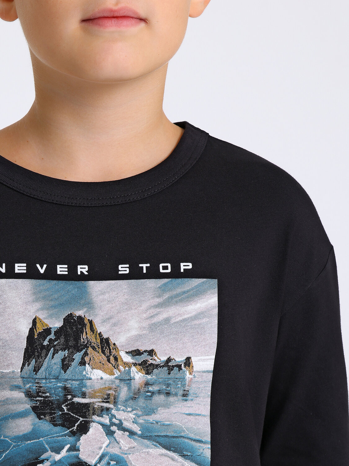 Апрель Лонгслив 569823 2ПДЛД5865001н черный+полоска белый+синий