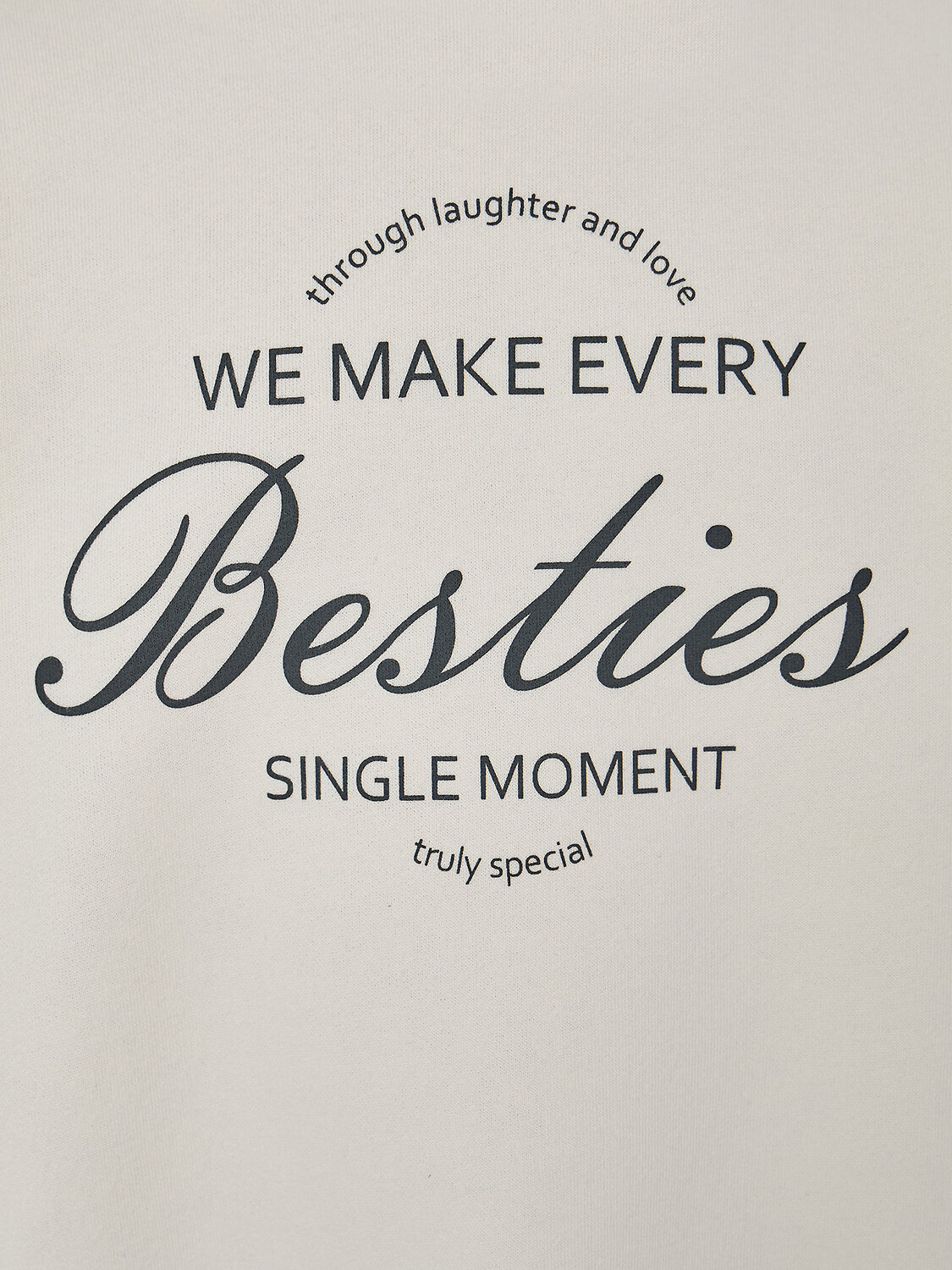 MARK FORMELLE Свитшот 571680 127897/1 молочный +печать