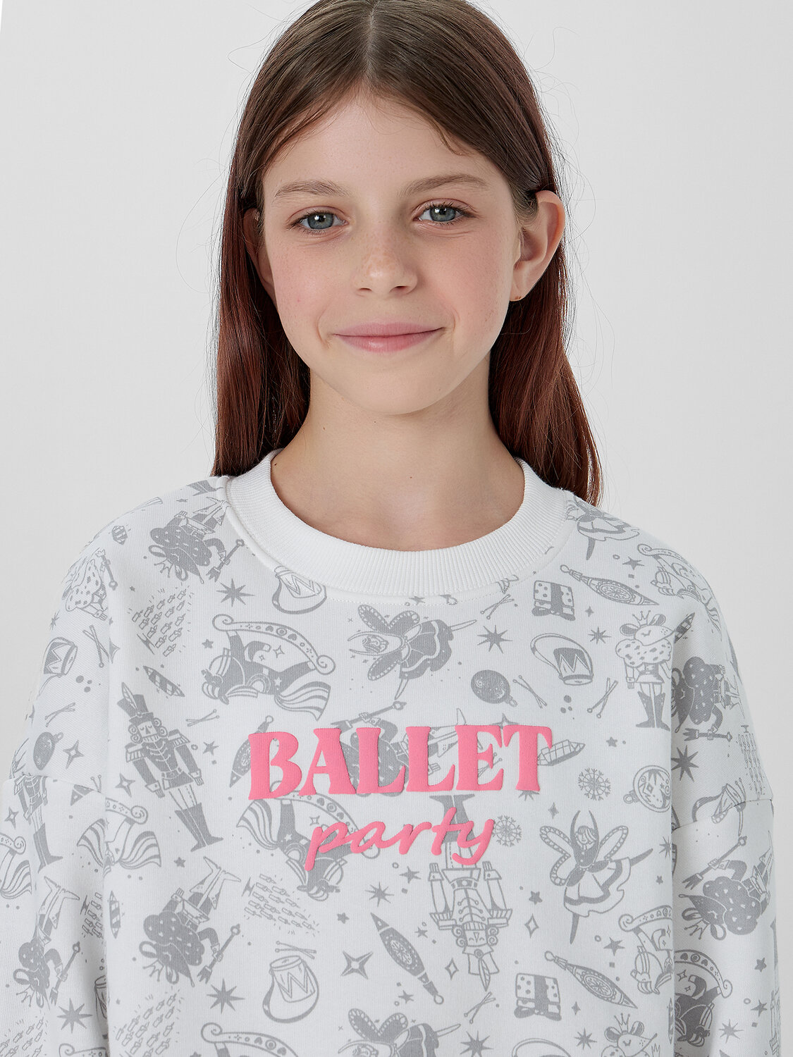 MARK FORMELLE Свитшот 571682 127897/1 игрушки на белом