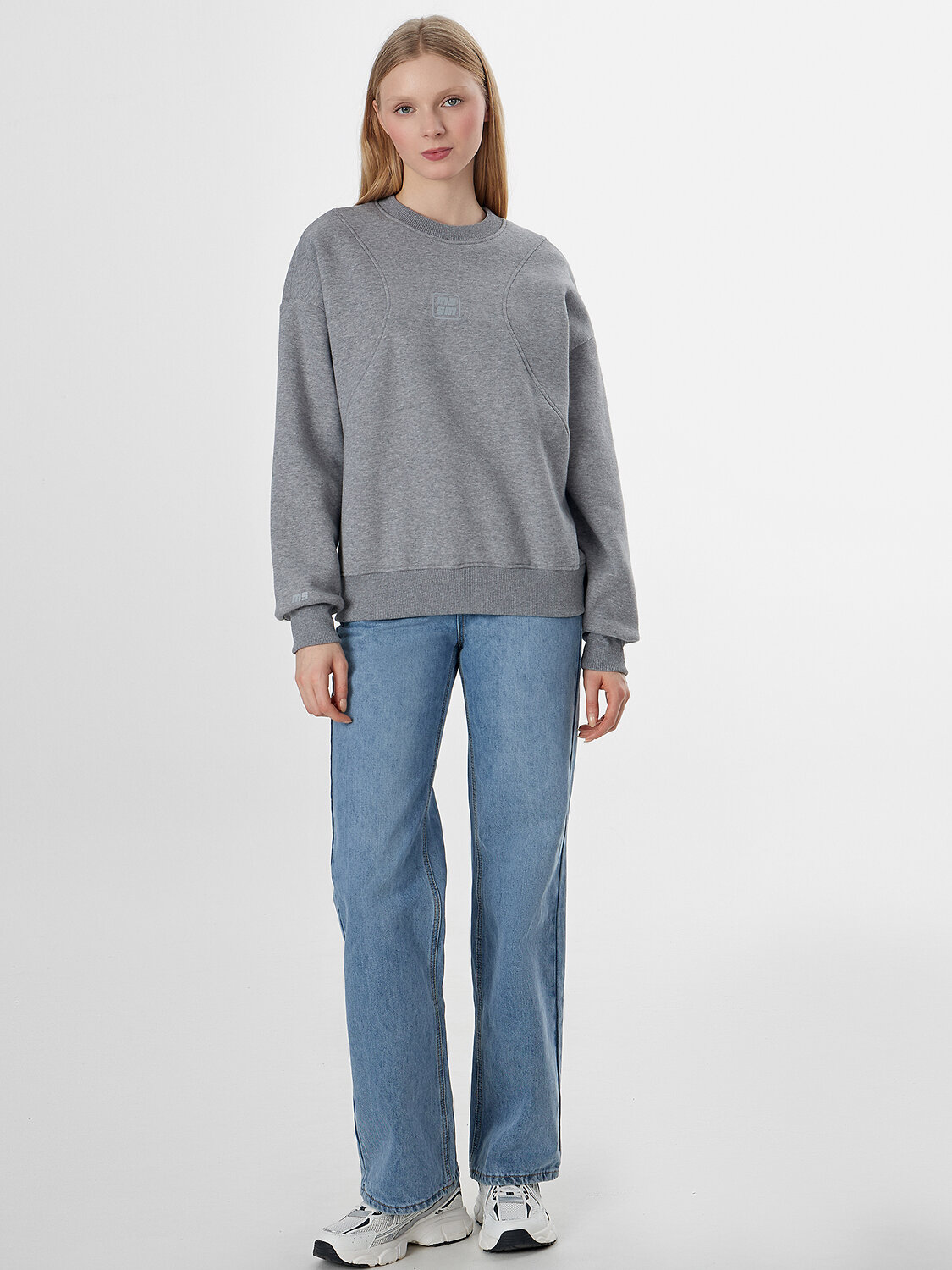 MARK FORMELLE Свитшот 573366 302494 серый меланж+печать