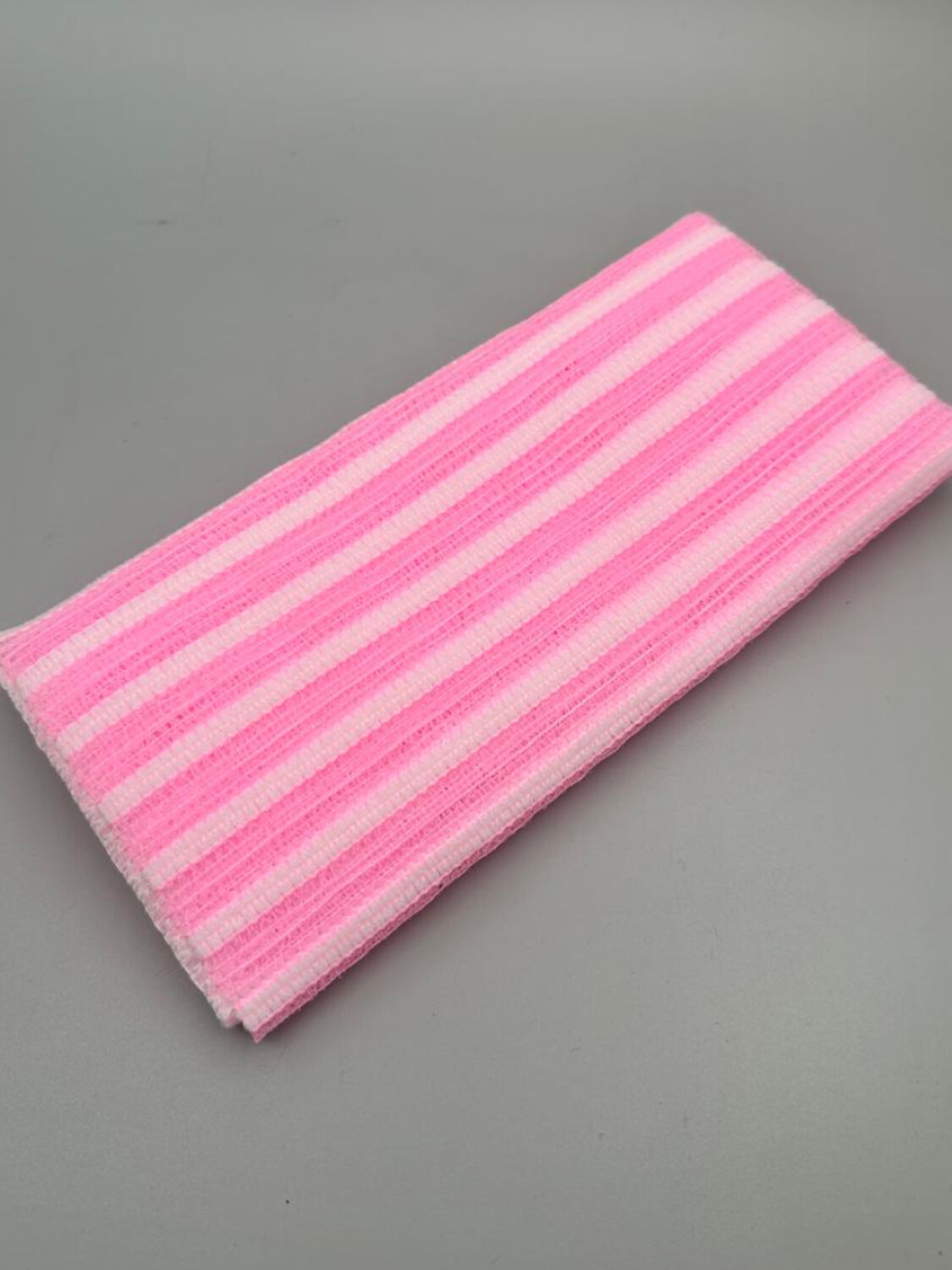 Bath Towel Мочалка-полотенце для душа с пилинг-эффектом / Stripe Long Exfoliating Towel, розовая полоска 573426 28182 