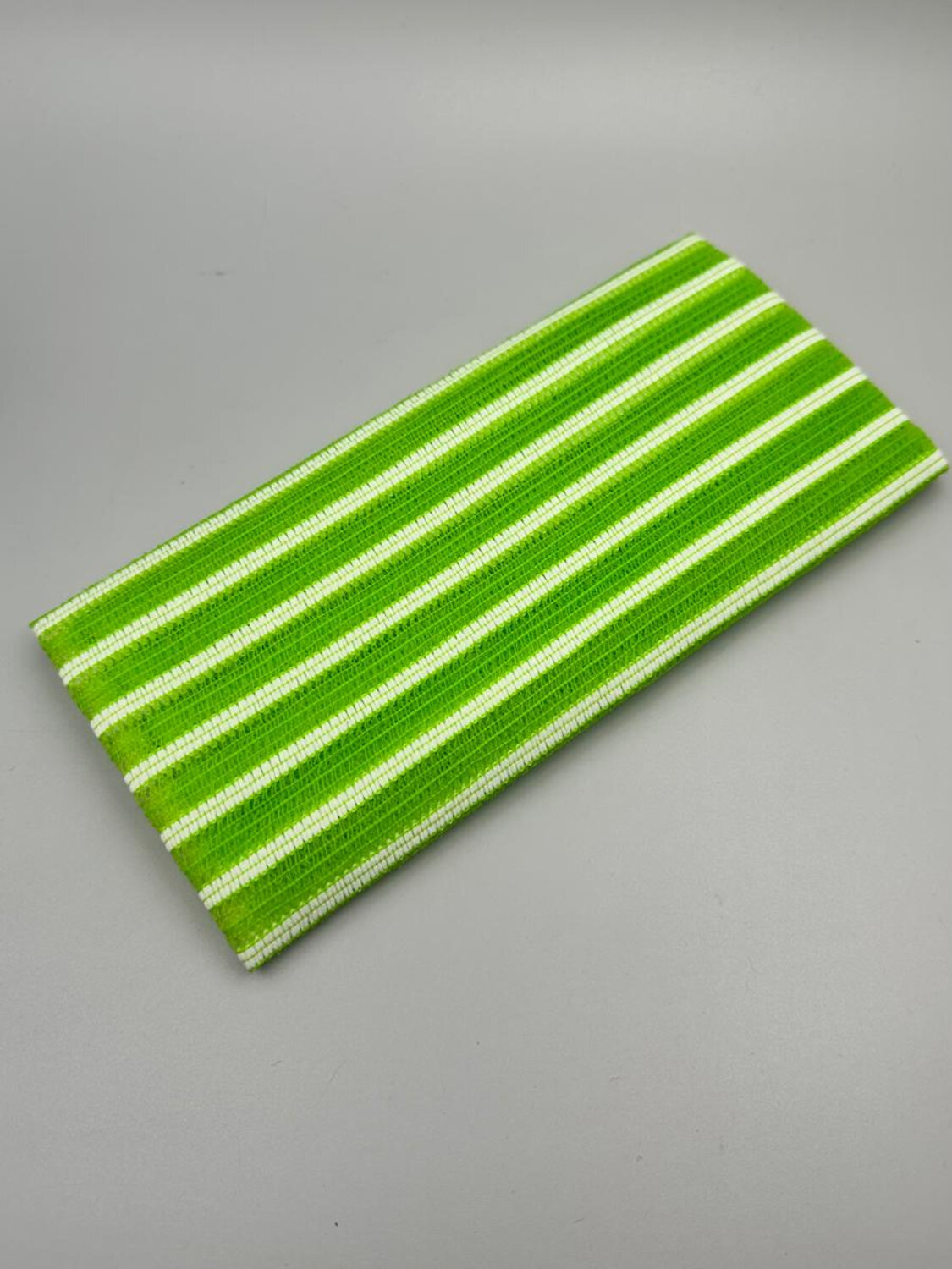 Bath Towel Мочалка-полотенце для душа с пилинг-эффектом / Stripe Long Exfoliating Towel, зелёная полоска 573427 28181 