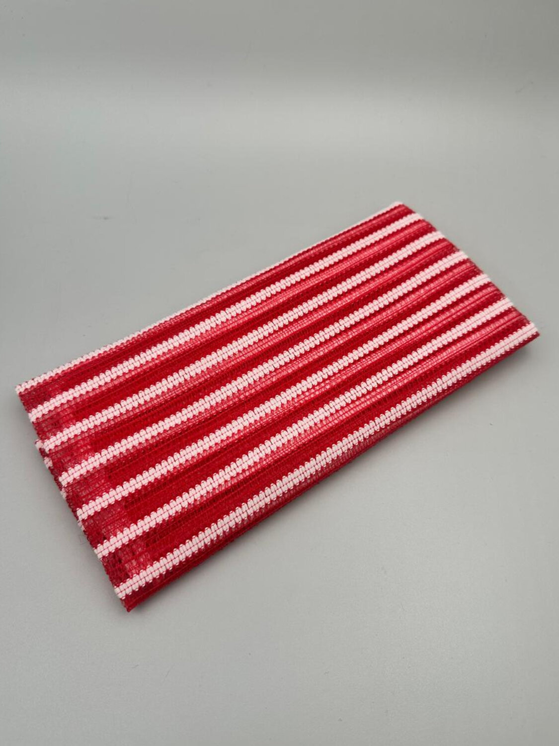 Bath Towel Мочалка-полотенце для душа с пилинг-эффектом / Stripe Long Exfoliating Towel, красная полоска 573432 28183 