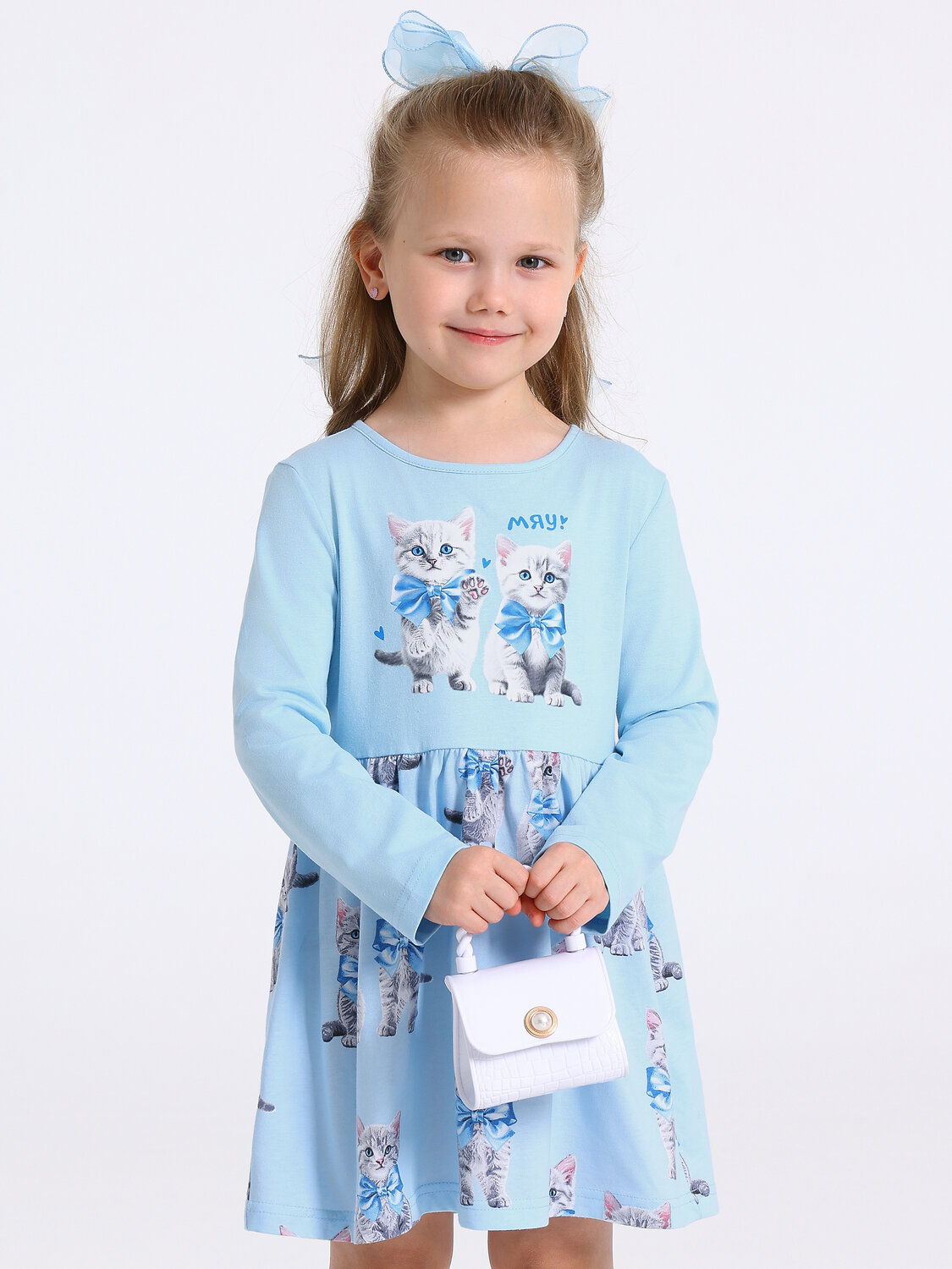 Апрель Платье 573624 1ДПД4425001н голубой+котята с бантами на голубом / Котята с бантами