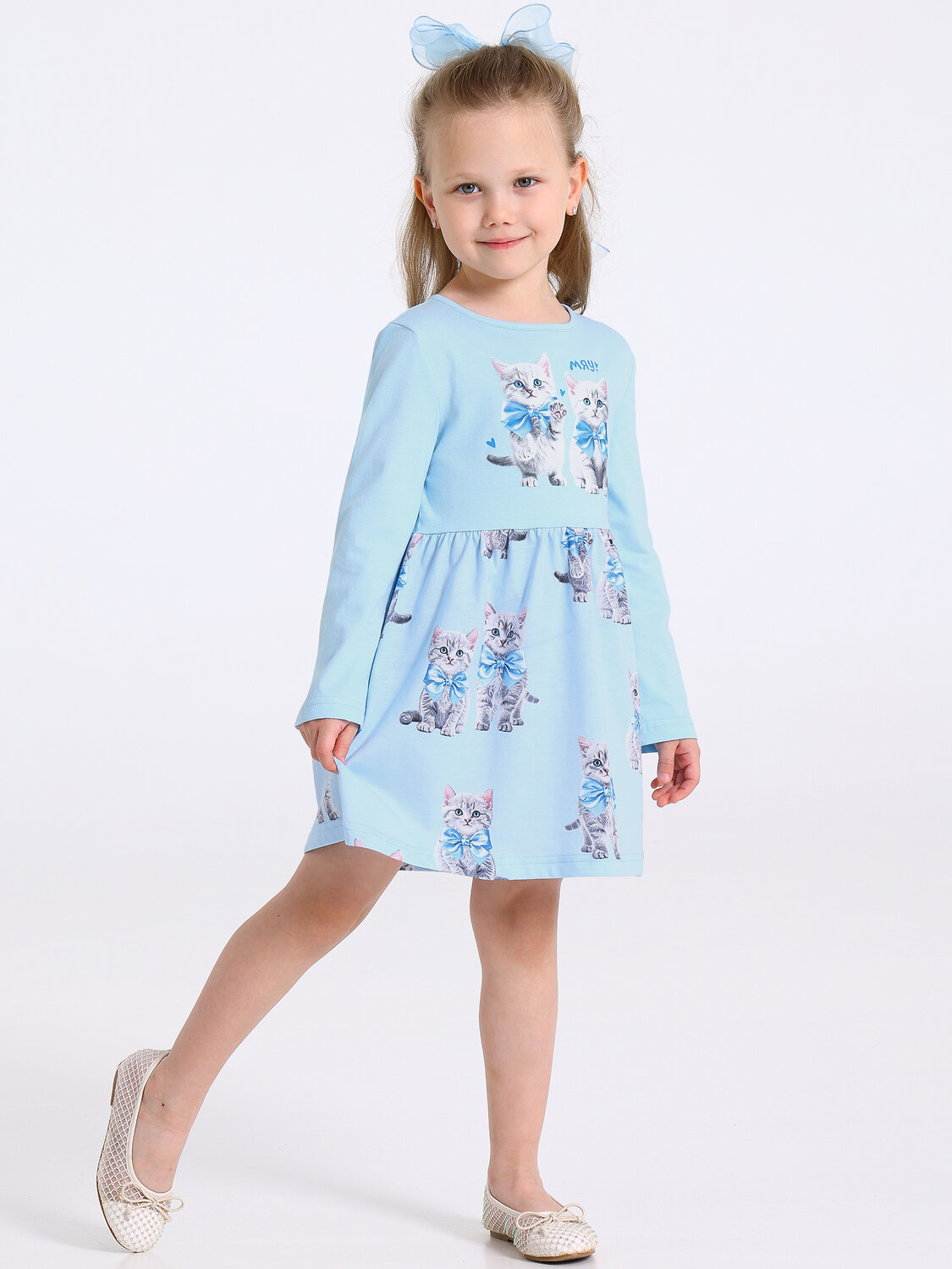 Апрель Платье 573624 1ДПД4425001н голубой+котята с бантами на голубом / Котята с бантами