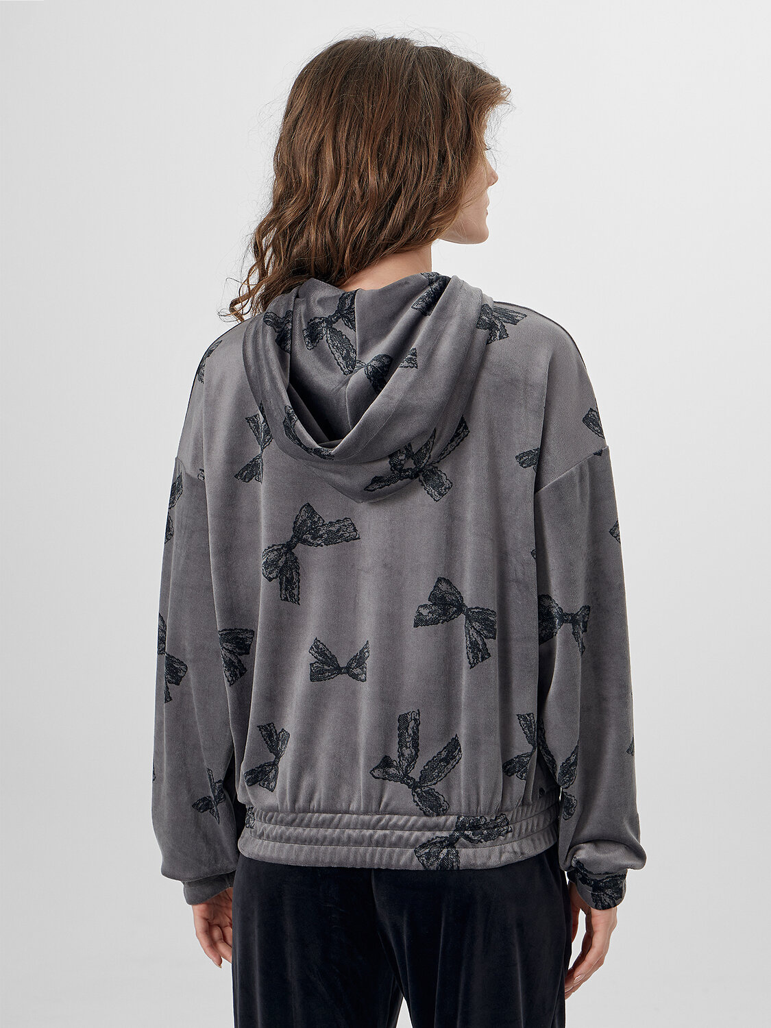 MARK FORMELLE Толстовка 573767 502984 бантики на сером