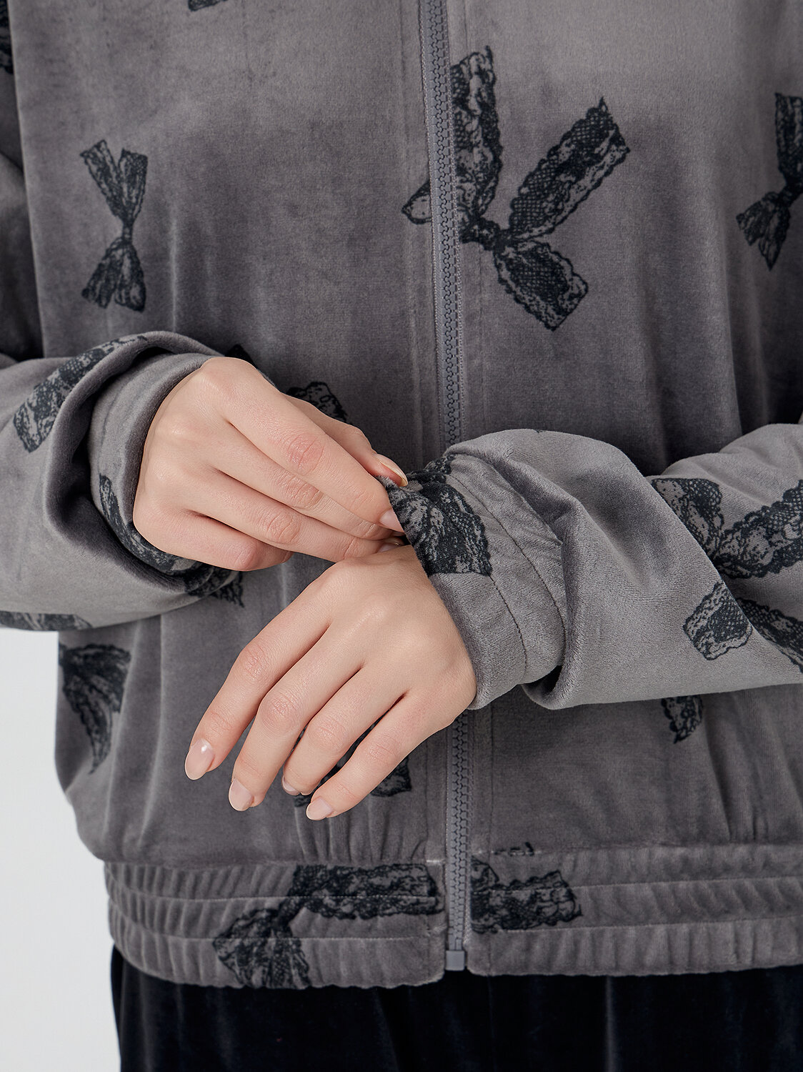 MARK FORMELLE Толстовка 573767 502984 бантики на сером