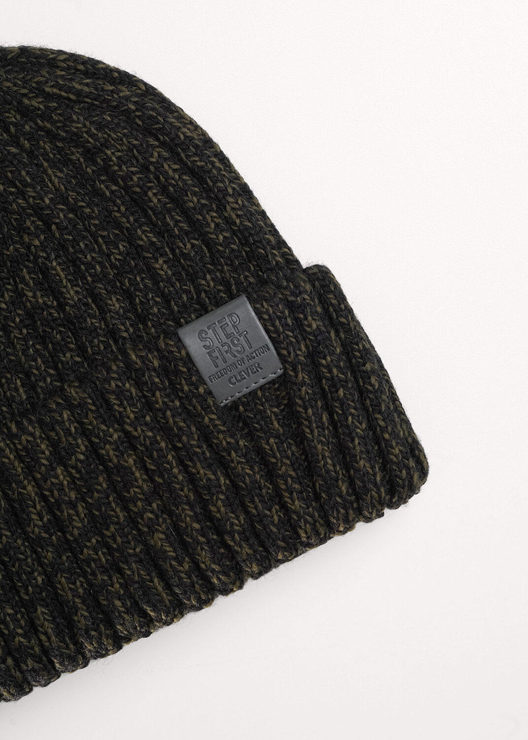 CLEVER Шапка 573851 453812ап чёрный/т.хаки