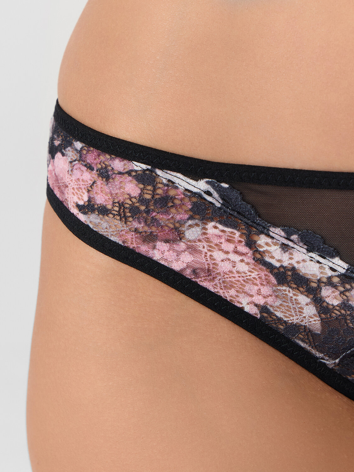 MARK FORMELLE Трусы 574002 412469 цветы на черном