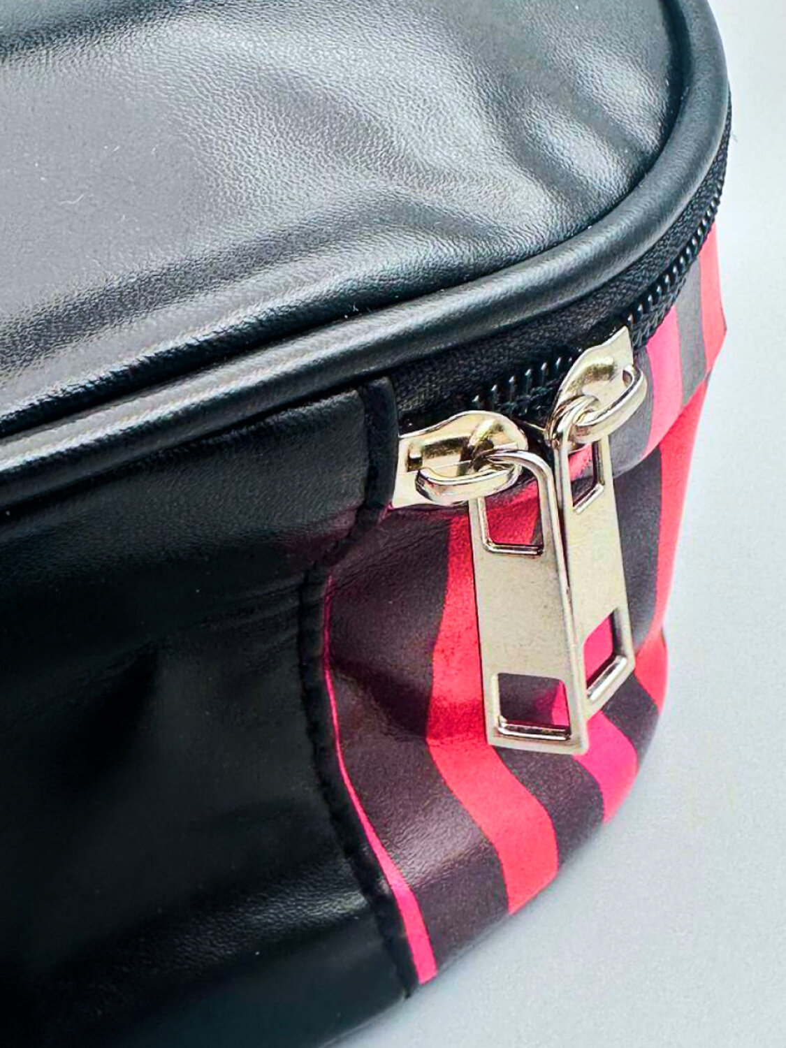 Sunflower Косметичка-чемоданчик 2112 ZP, черно-розовый 574576 23547 