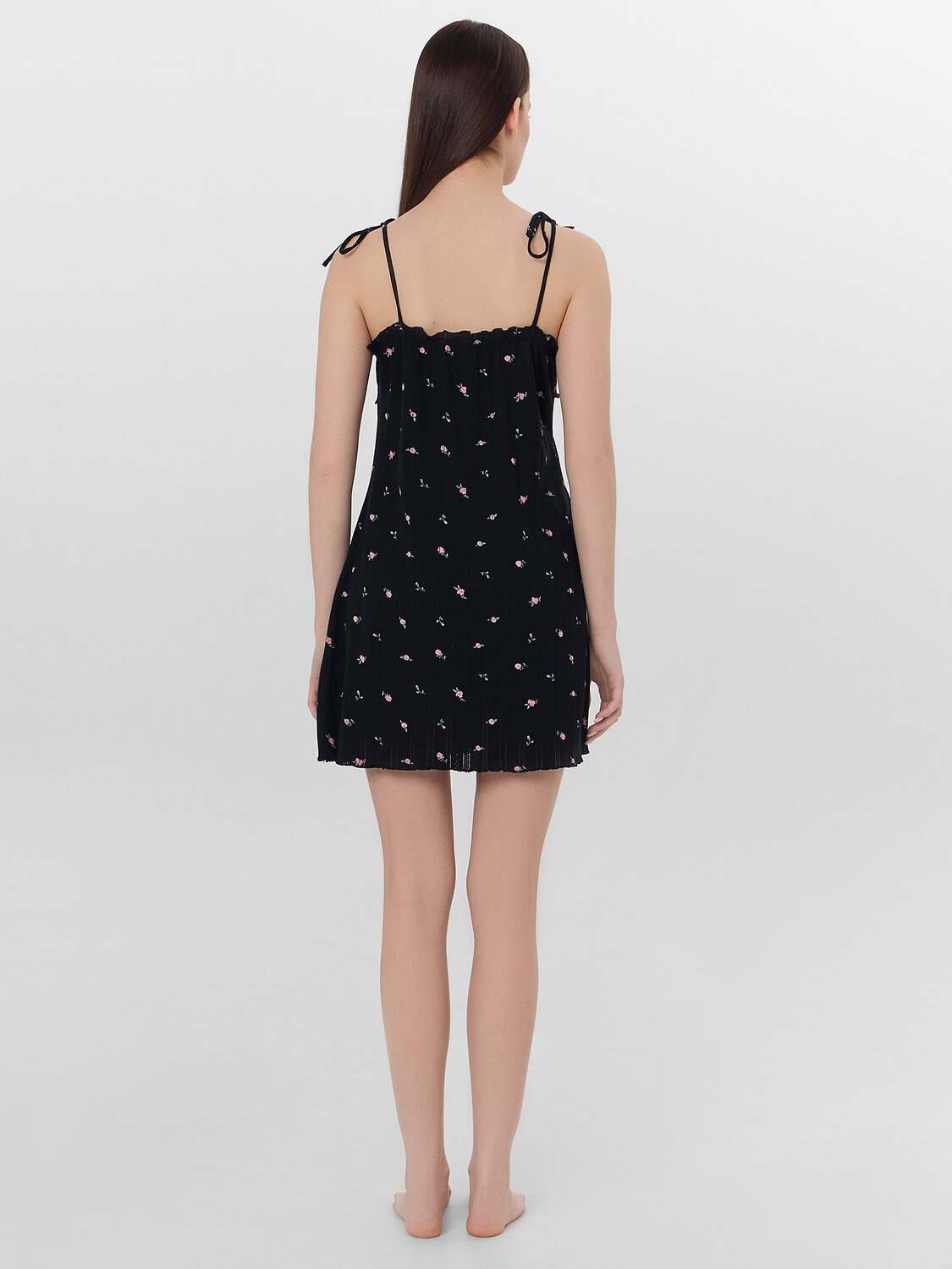 MARK FORMELLE Сорочка 574984 572386 розочки на черном