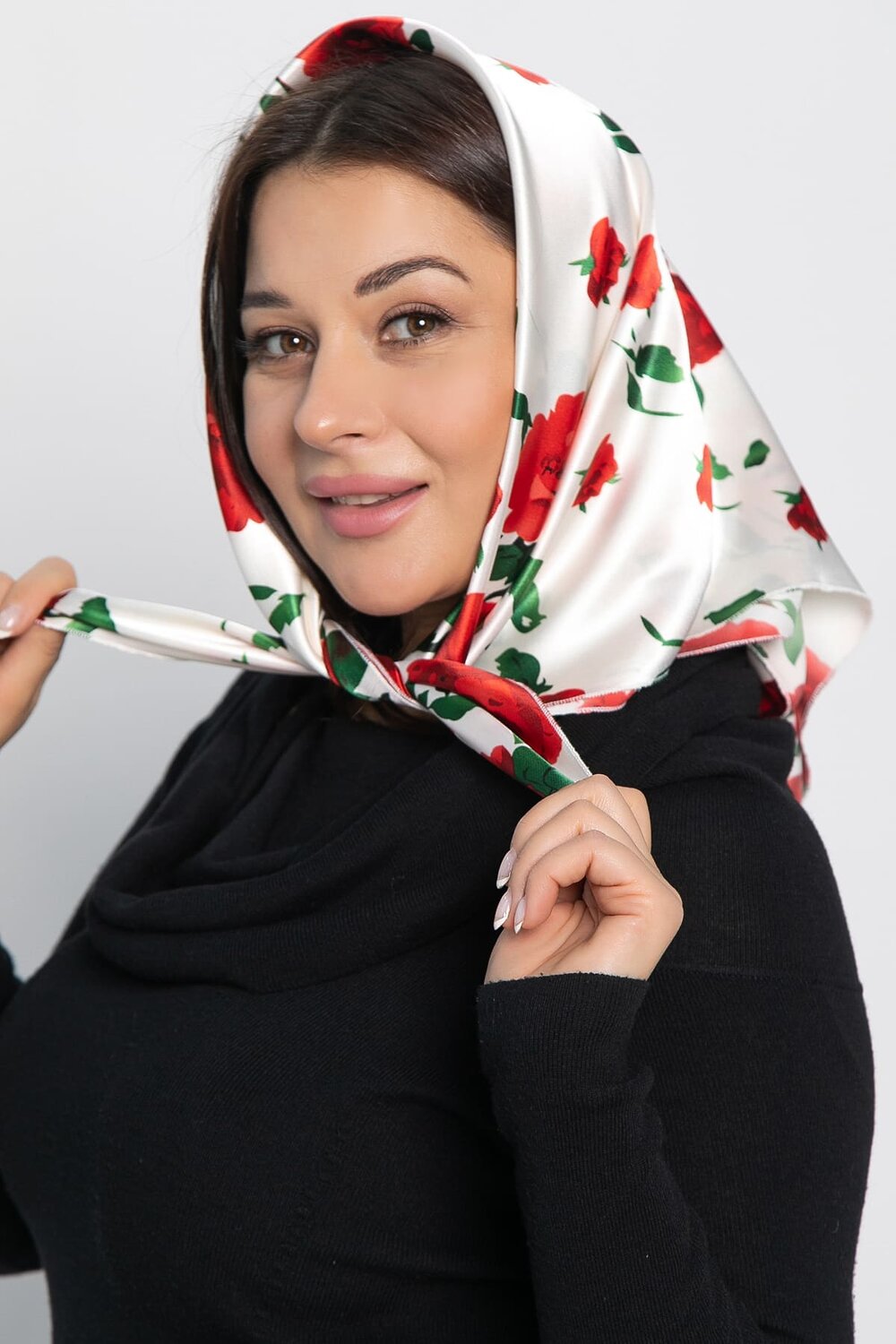 LT Collection Косынка 575408 КЗВ10-53М белый/красные цветы