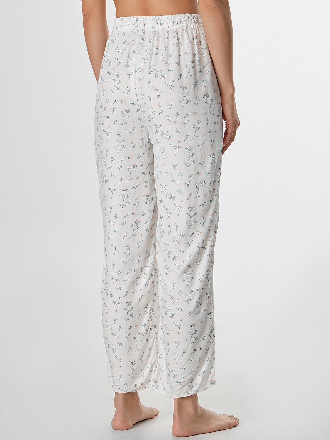 MARK FORMELLE Комплект 575544 592541 бежевый +цветы на холодном молоке