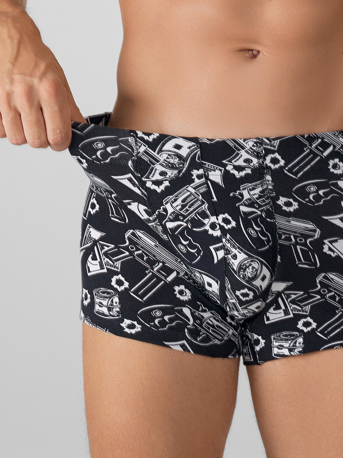 MARK FORMELLE Трусы 576039 411230 пистолеты и деньги на черном