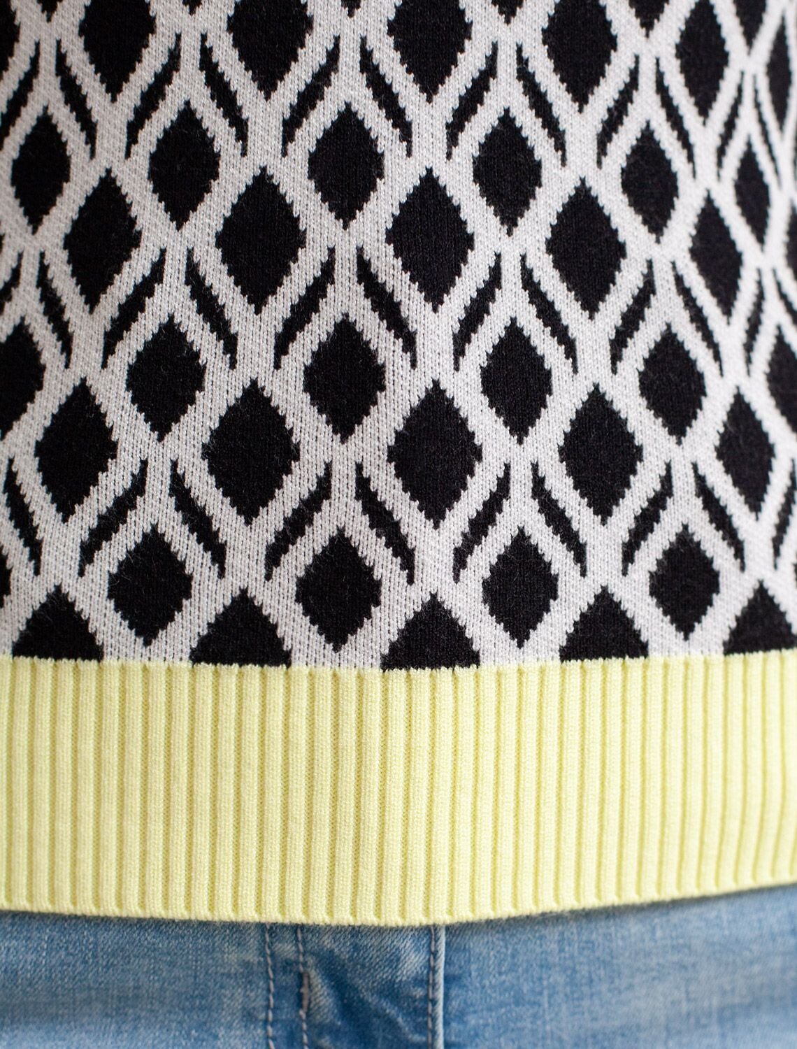 VILATTE Джемпер 576120 D39.402 белый-черный