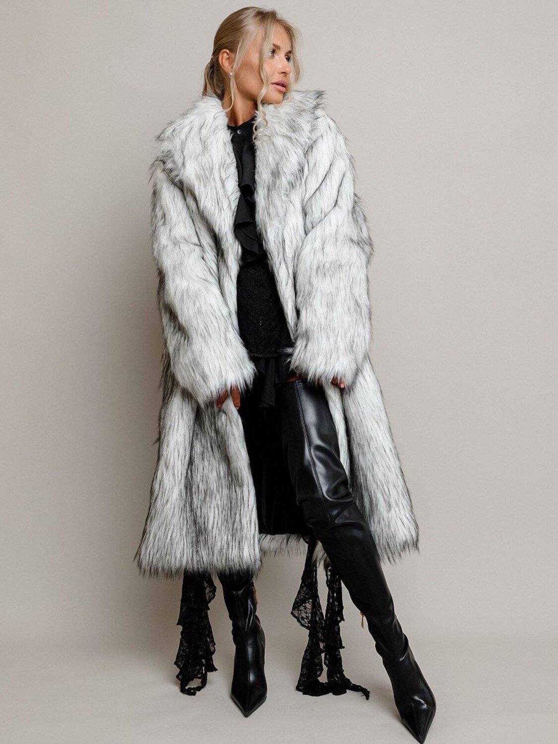 BATIK Шуба 576425 819-24о-2 Белый с черными кончиками