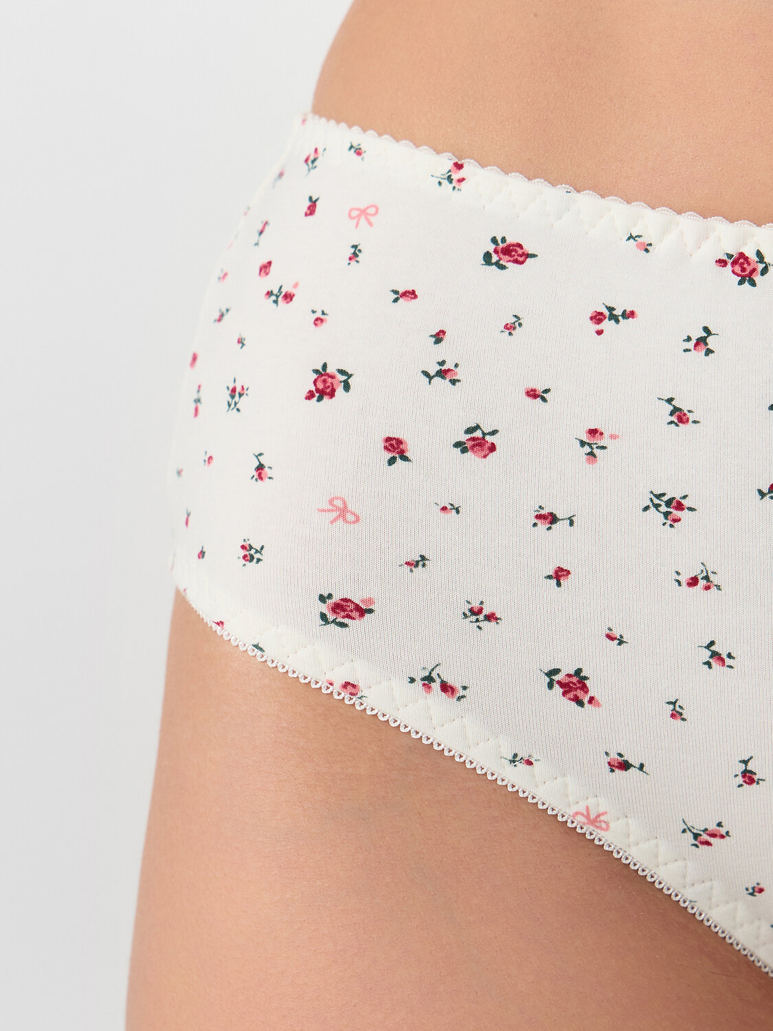 MARK FORMELLE Трусы 577202 412075 букетики на молочном