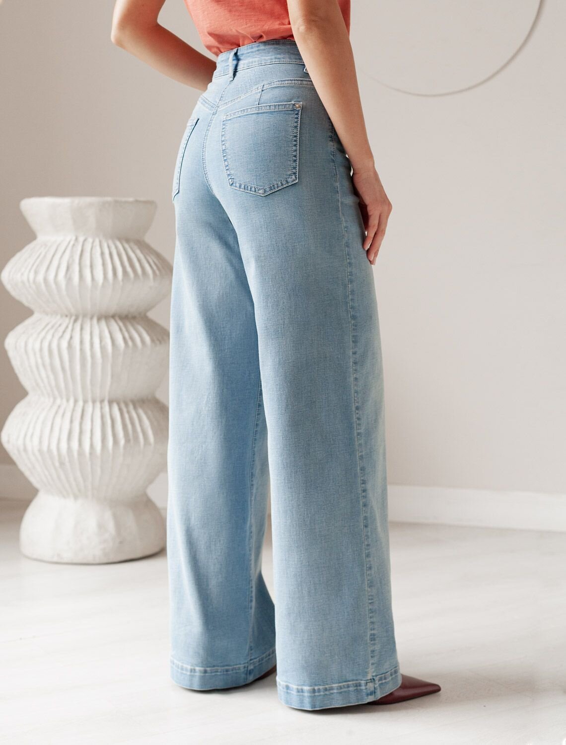 VILATTE Джинсы 577471 D54.306 голубой