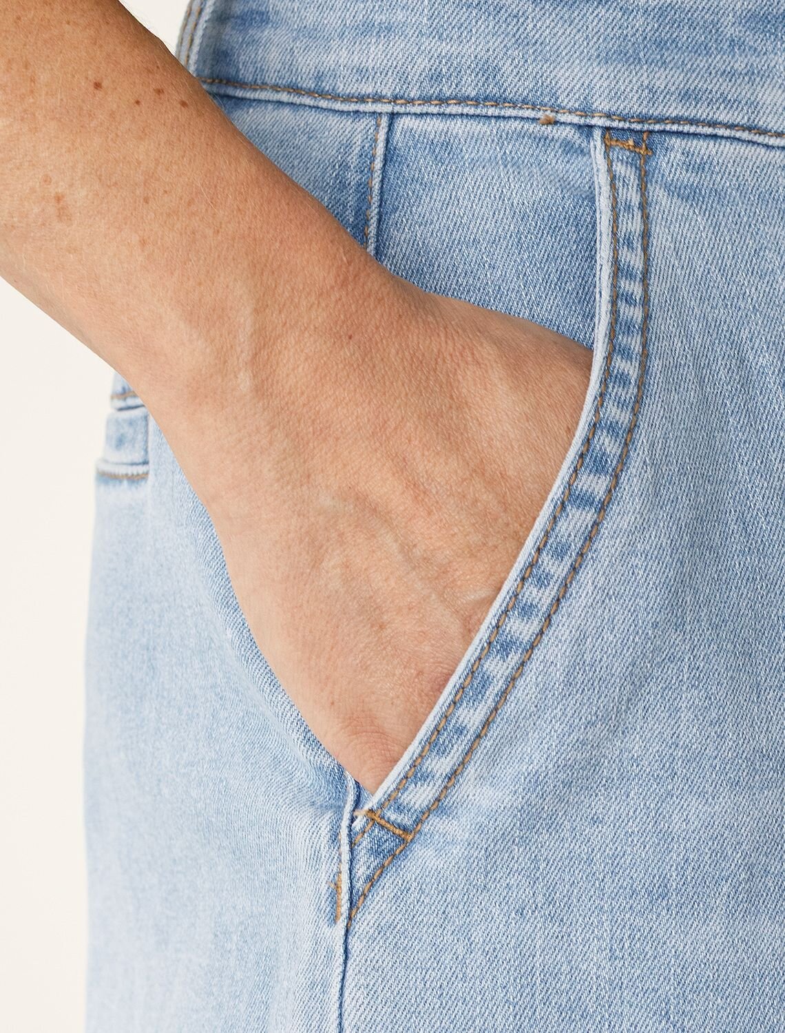 VILATTE Джинсы 577473 D54.307 голубой