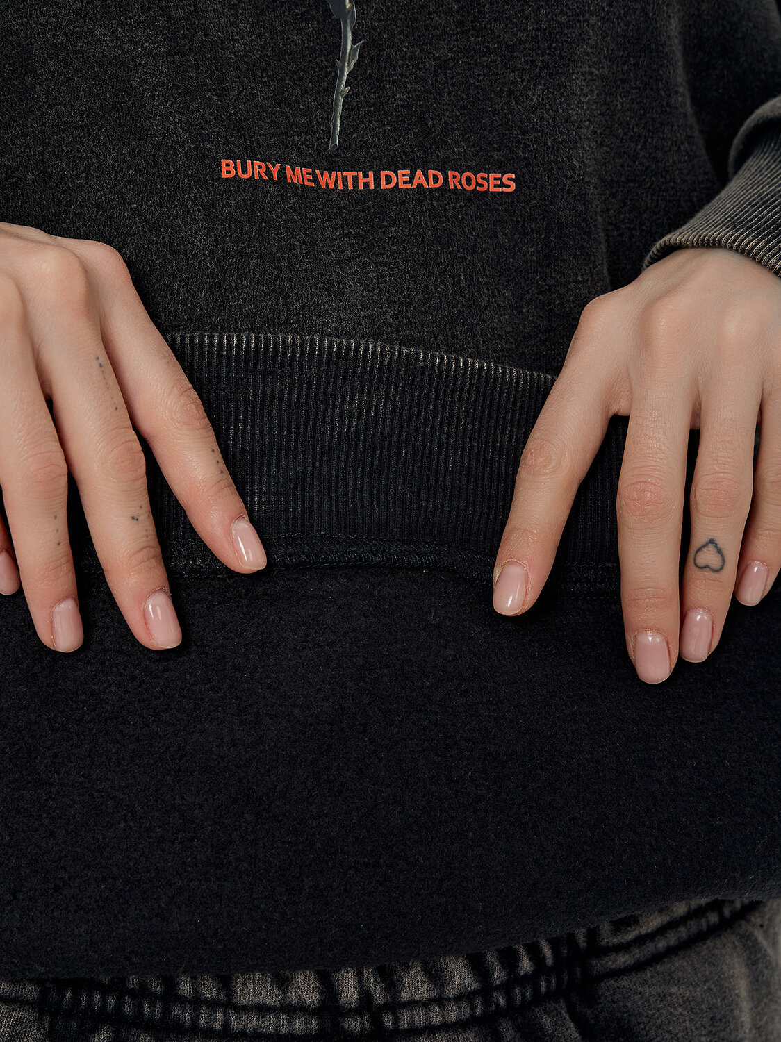 MARK FORMELLE Худи 578489 122775-2 ACID WASH черный +печать