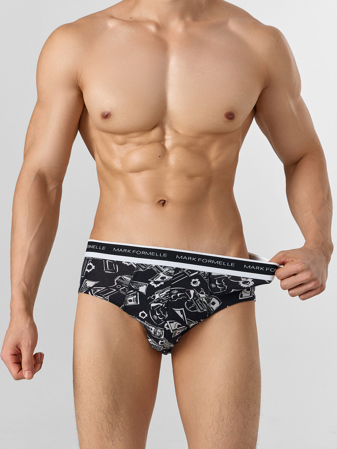 MARK FORMELLE Трусы 578500 411170 пистолеты и деньги на черном