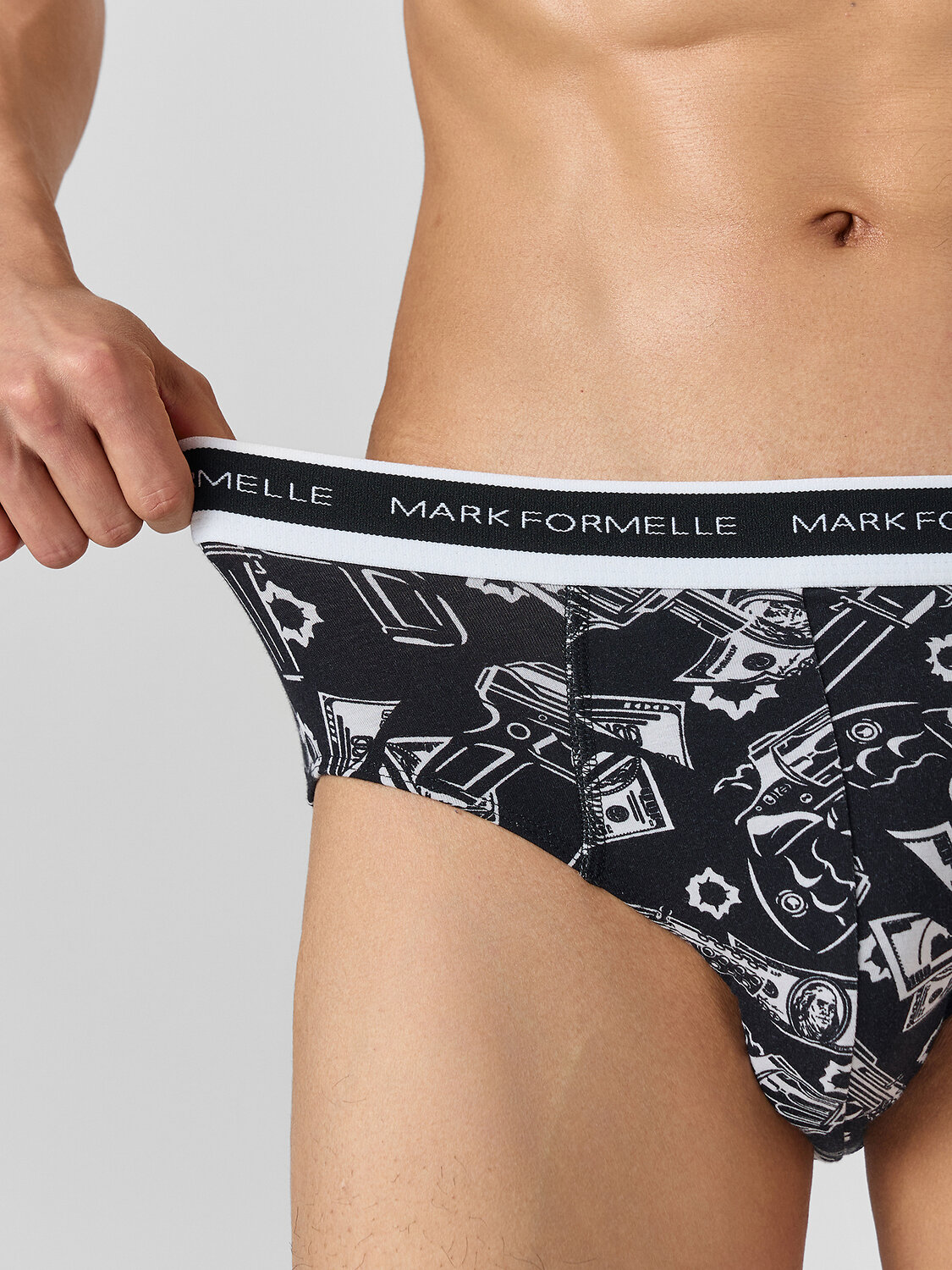 MARK FORMELLE Трусы 578500 411170 пистолеты и деньги на черном