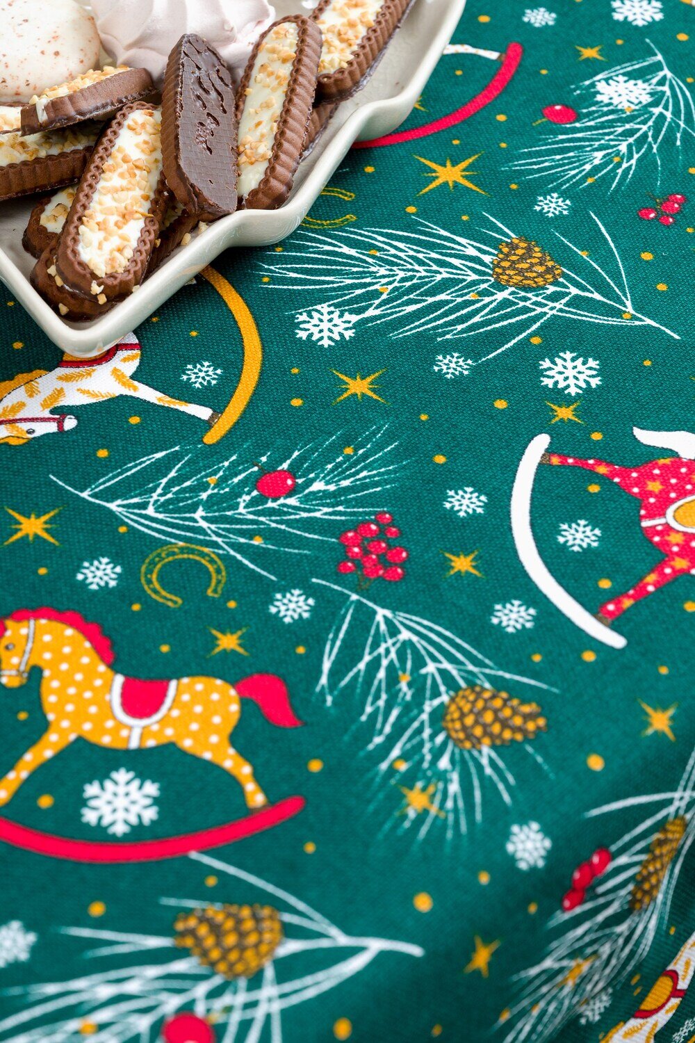 Натали Скатерть 578530 Скатерть Лошадки зеленый