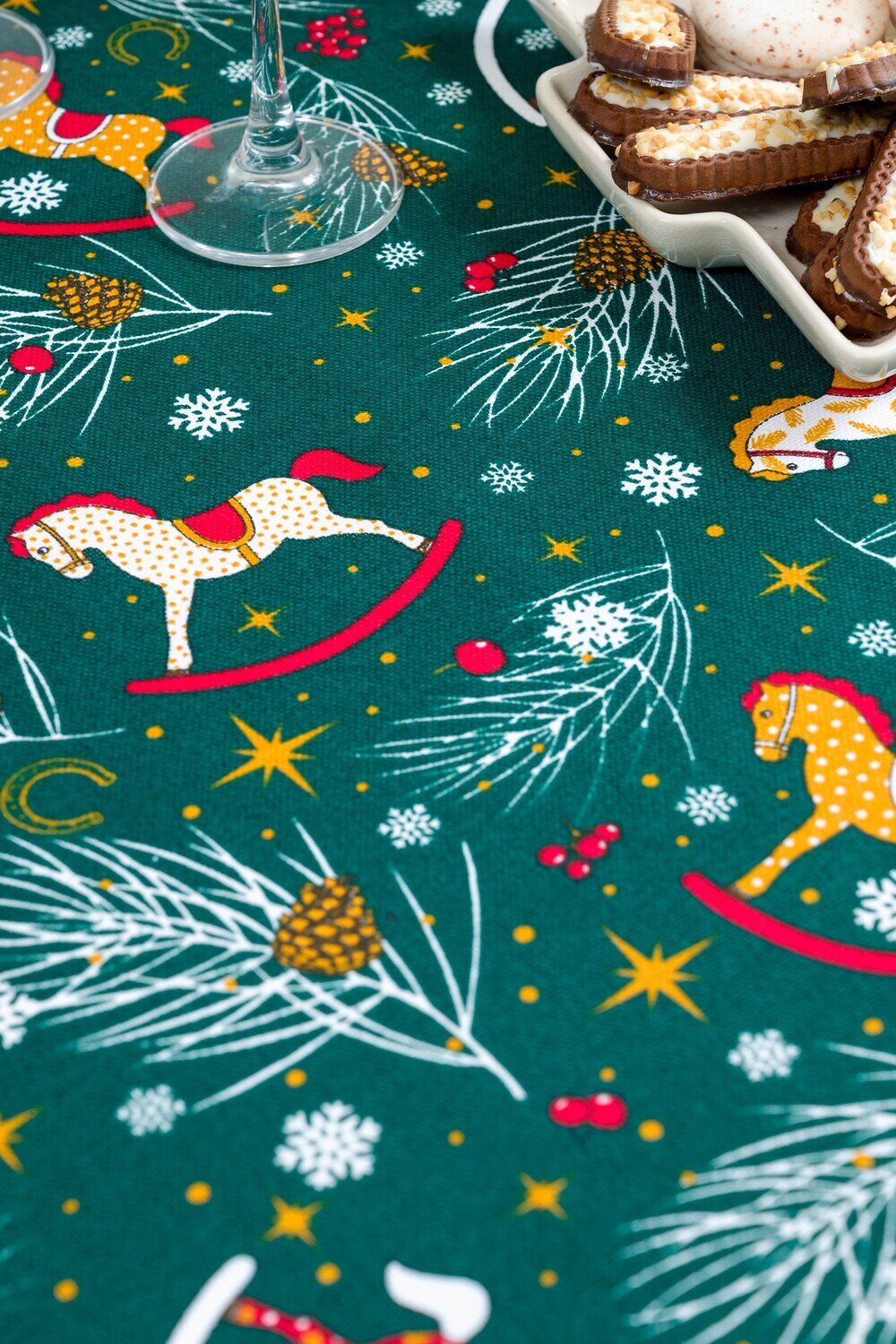 Натали Скатерть 578530 Скатерть Лошадки зеленый