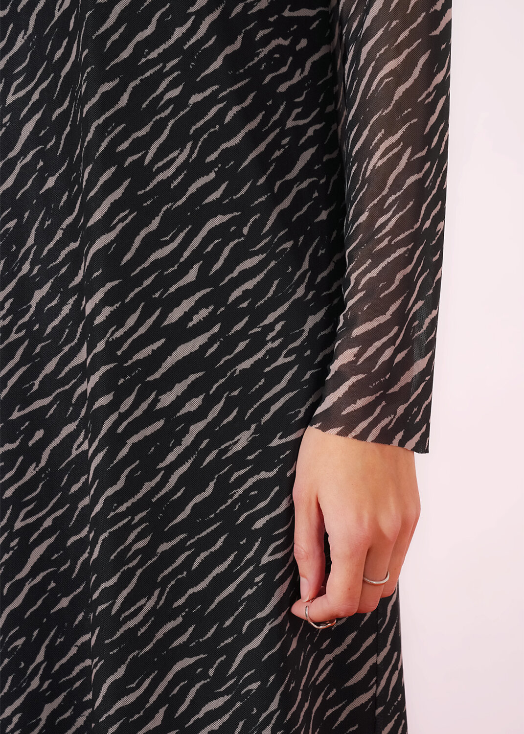 CLEVER Платье 579132 267082/196емн чёрный/св.бежевый