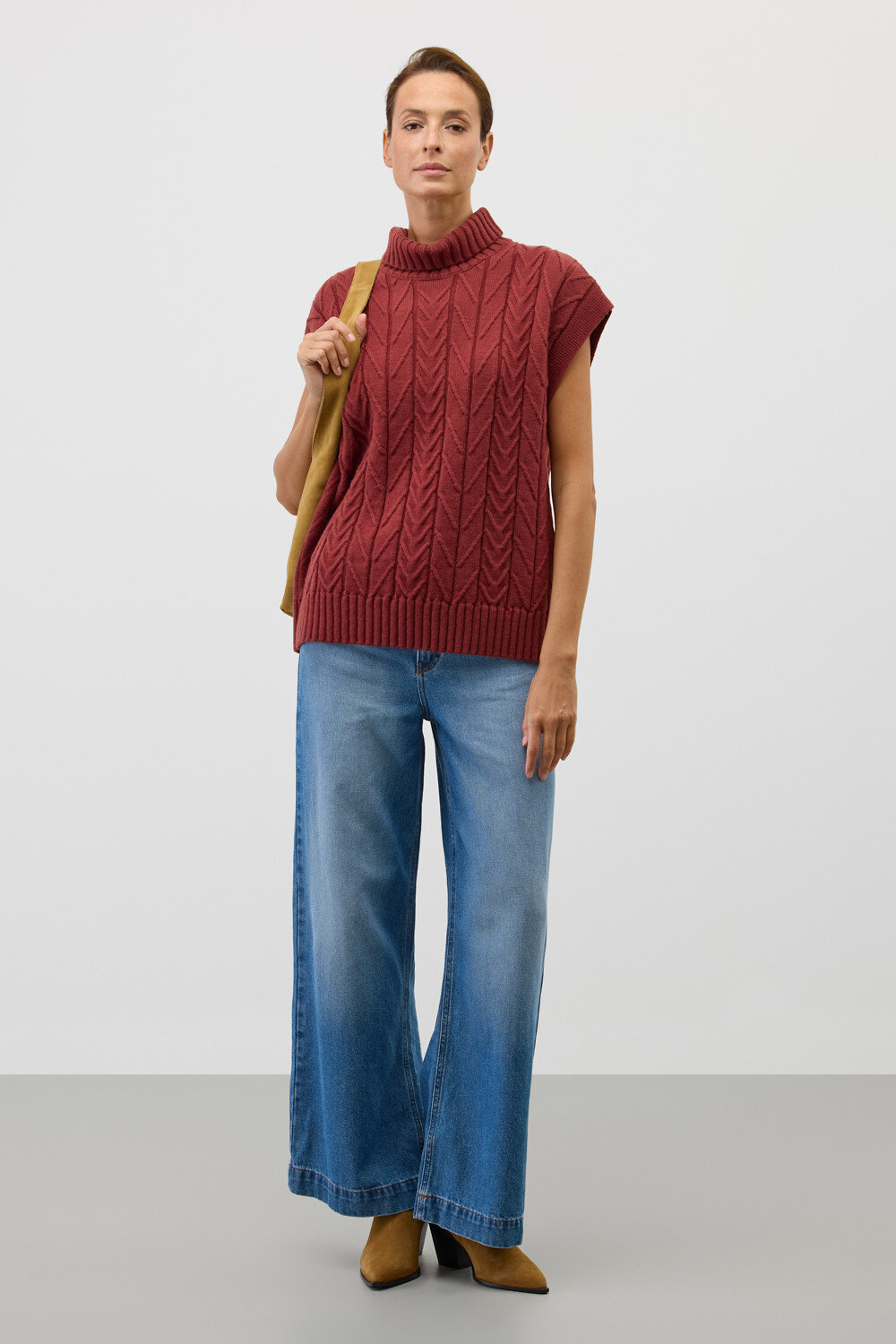 VERY NEAT Жилет 579392 ЕВ 30228/ш коричневый