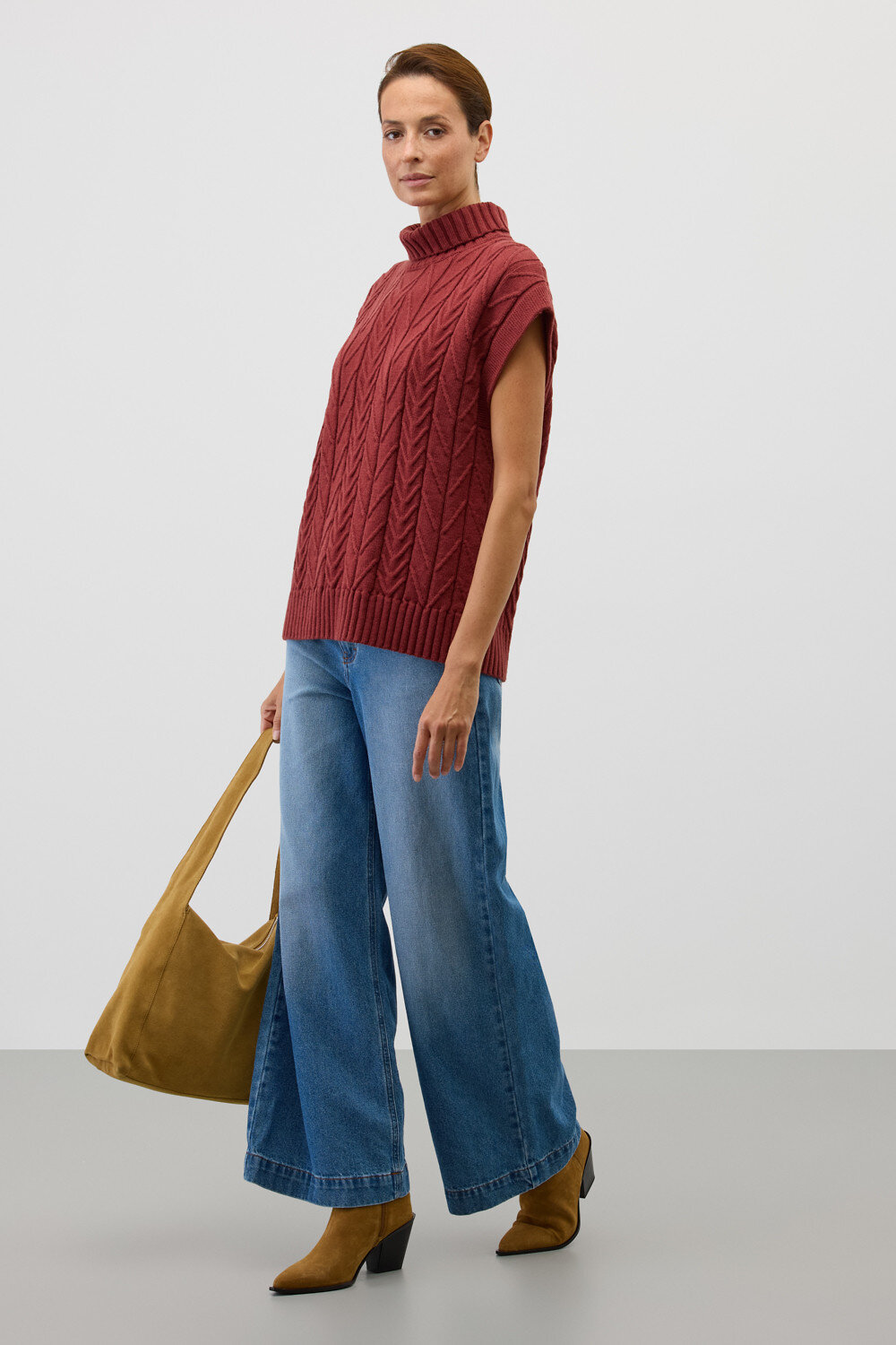 VERY NEAT Жилет 579392 ЕВ 30228/ш коричневый