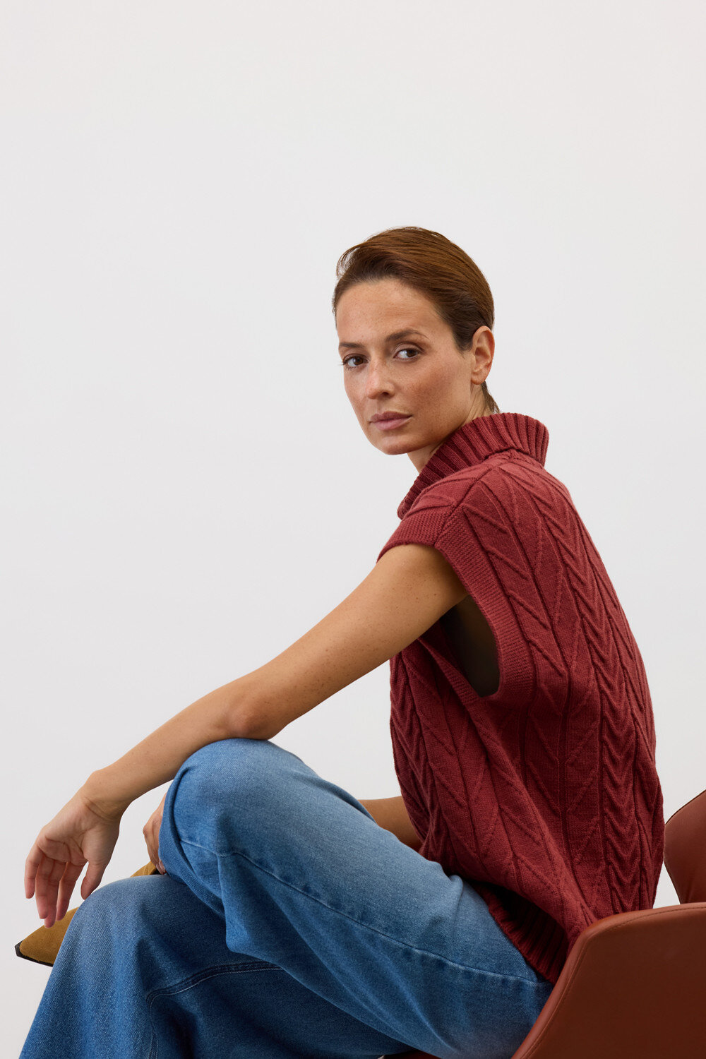 VERY NEAT Жилет 579392 ЕВ 30228/ш коричневый