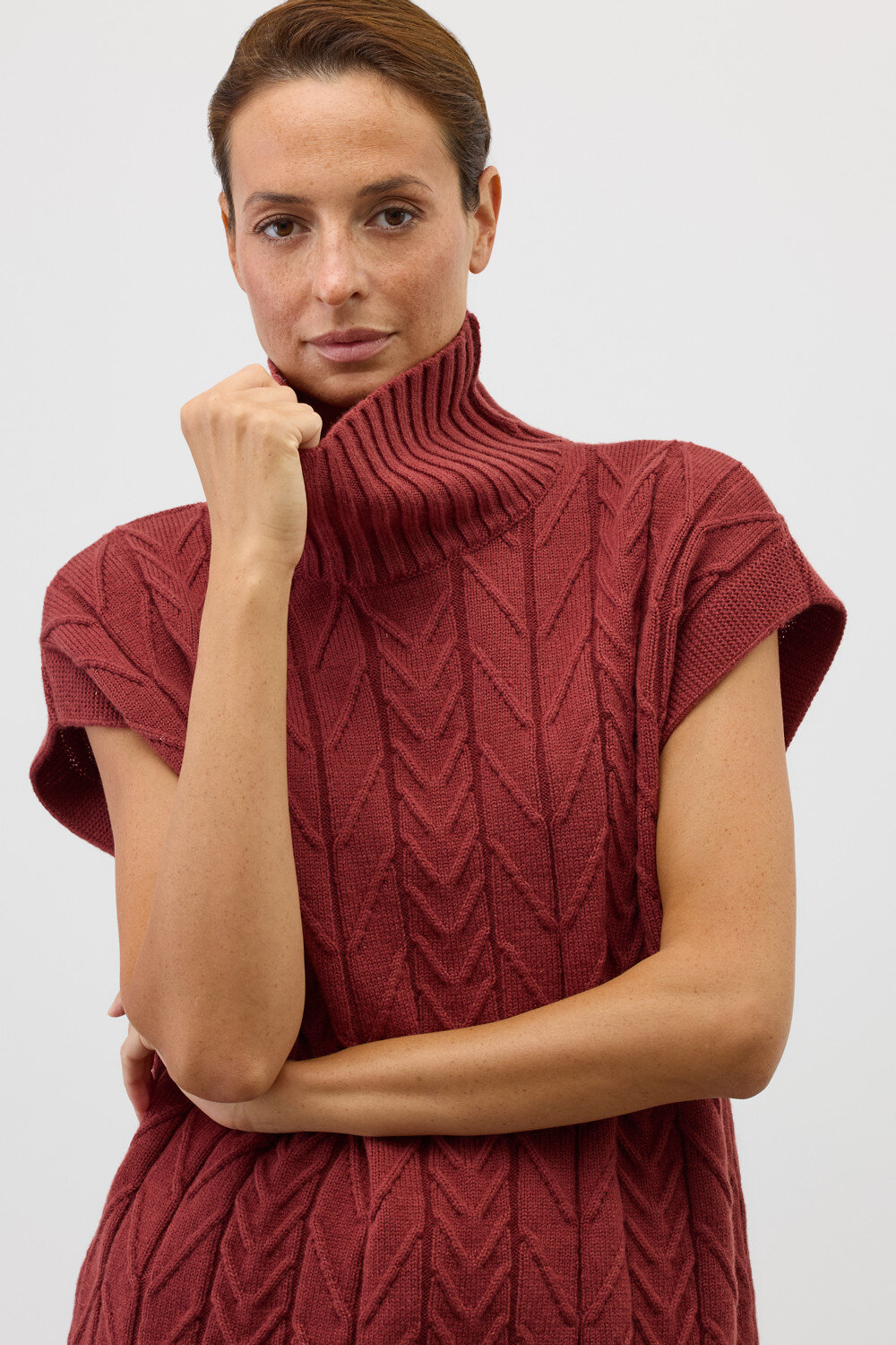 VERY NEAT Жилет 579392 ЕВ 30228/ш коричневый