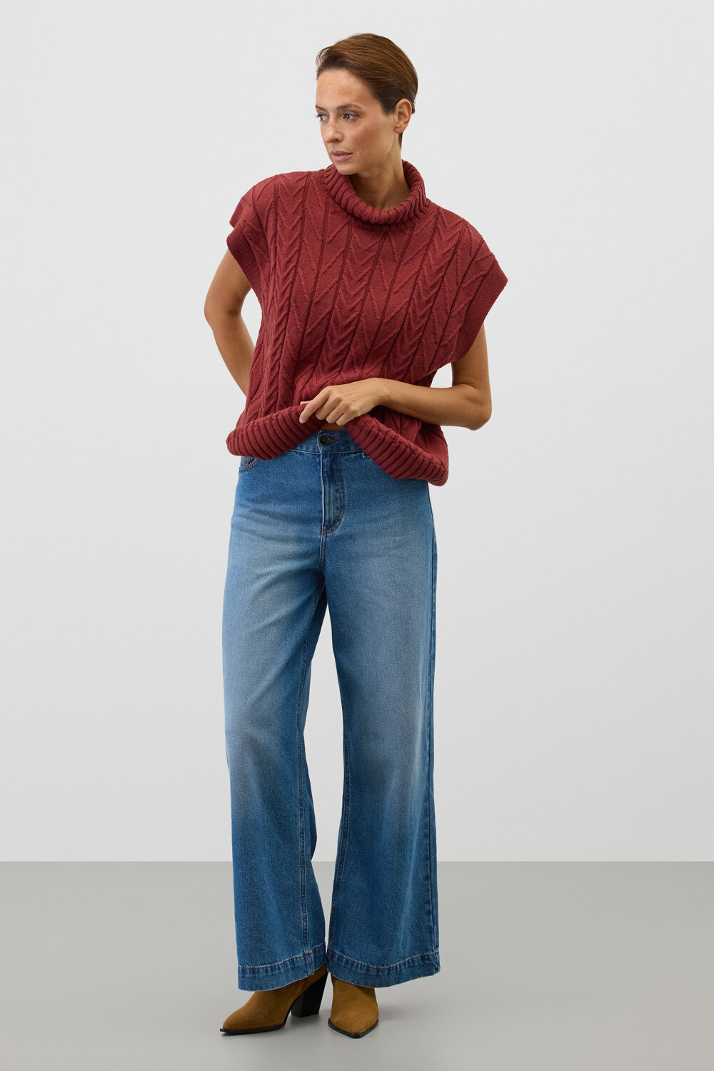 VERY NEAT Жилет 579392 ЕВ 30228/ш коричневый