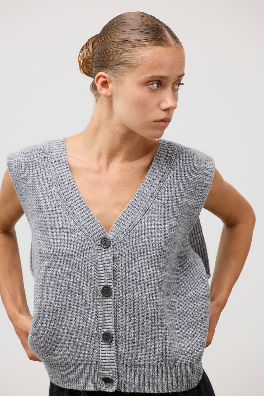 VERY NEAT Жилет 579405 ЕВ 30260/ш серый