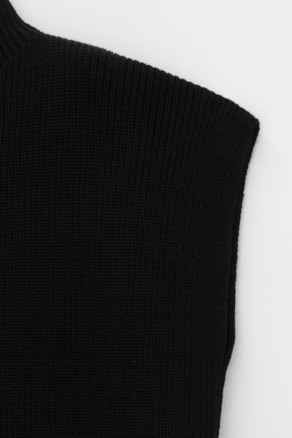 VERY NEAT Жилет 579415 ЕВ 30235/ш черный