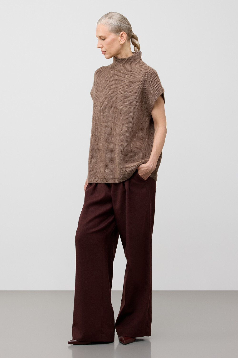 VERY NEAT Жилет 579456 ЕВ 30235/ш коричневый