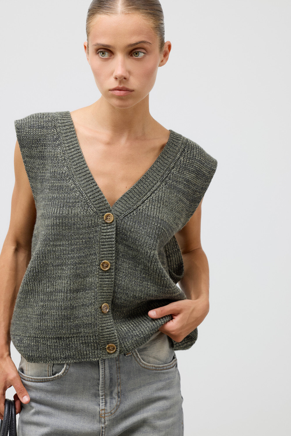 VERY NEAT Жилет 579460 ЕВ 30260/ш зеленый