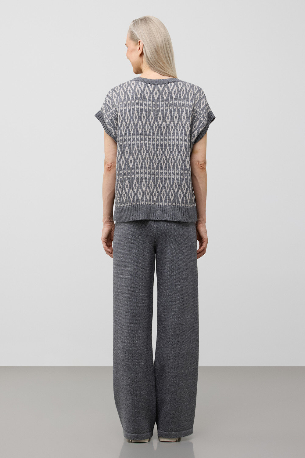 VERY NEAT Жилет 579484 ЕВ 30247/ш темно-серый