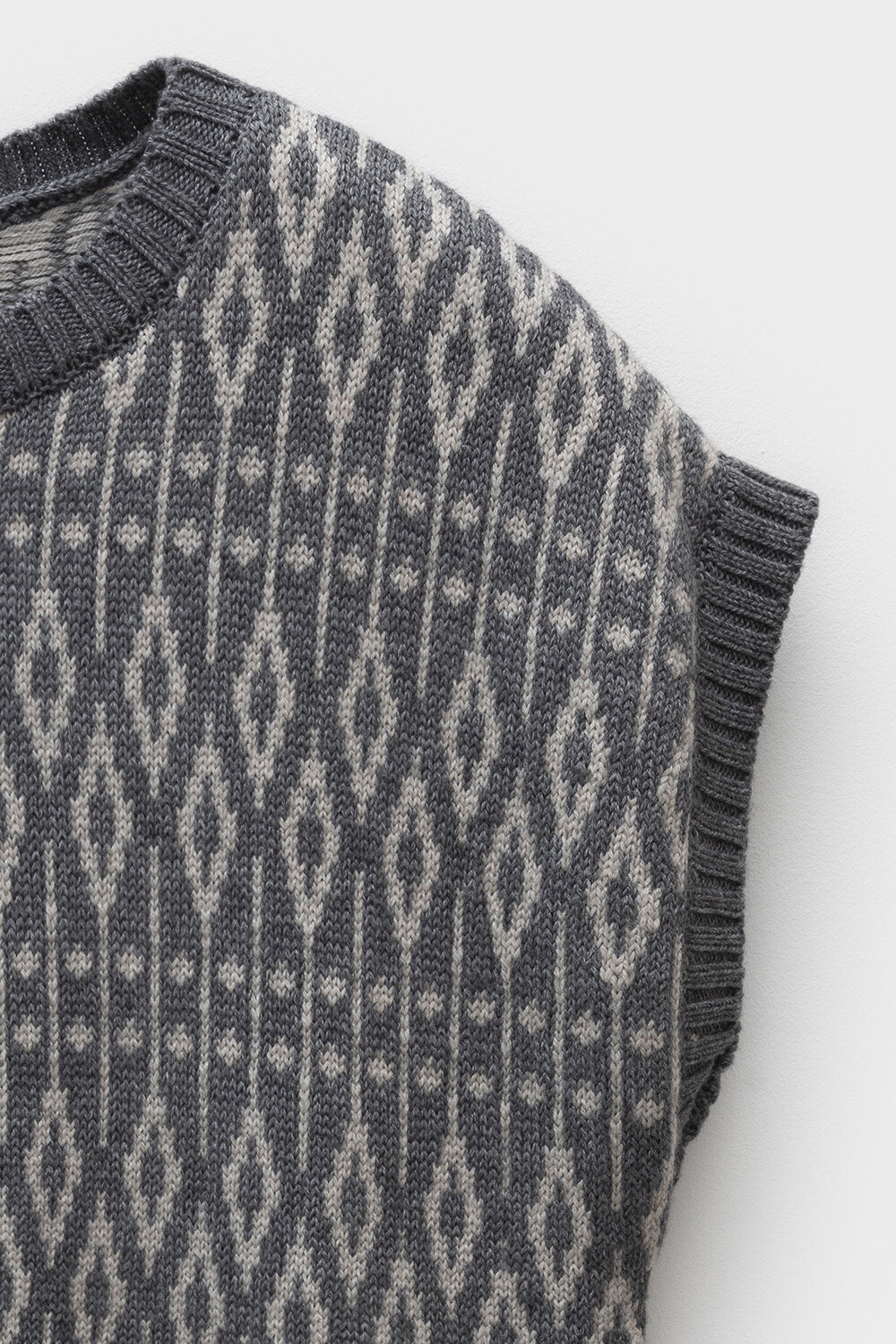 VERY NEAT Жилет 579484 ЕВ 30247/ш темно-серый